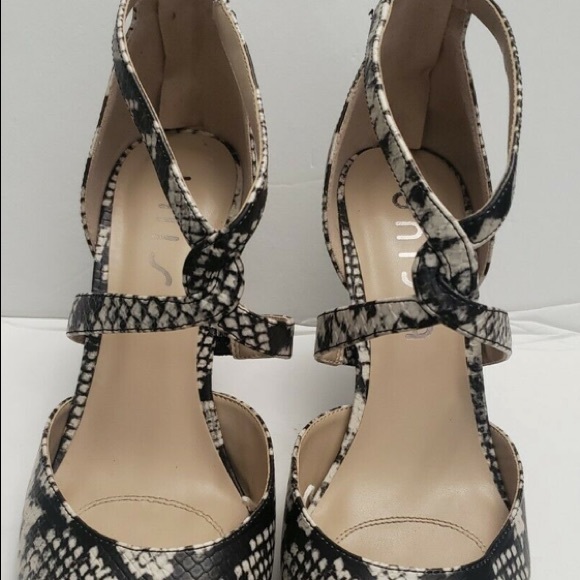 UNISA Women’s Snake Print Black Cream Pointed Toe Stiletto High Heels Sz 8 - Picture 4 of 6